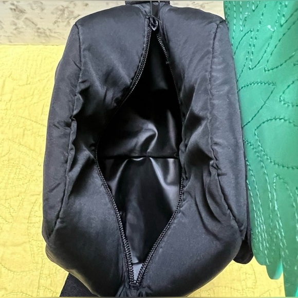 NWOT Victoria's Secret Pink Pineapple
Cross Body Bag Cooler - Picture 7 of 7